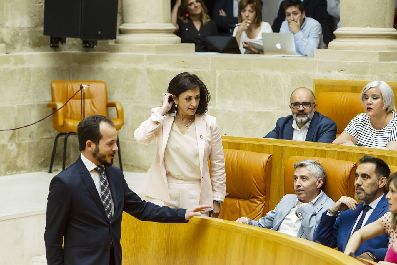 Fotos: Aplausos, gestos y discursos en la sesión para proclamar la Mesa del Parlamento riojano