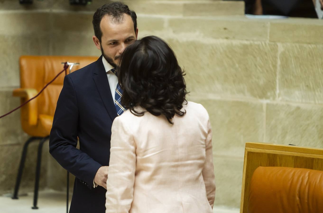 Fotos: Aplausos, gestos y discursos en la sesión para proclamar la Mesa del Parlamento riojano