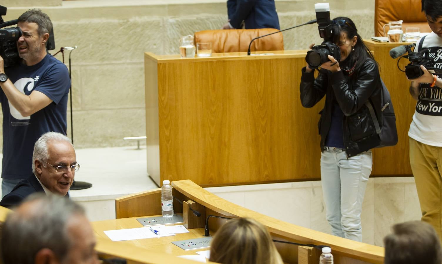 Fotos: Aplausos, gestos y discursos en la sesión para proclamar la Mesa del Parlamento riojano