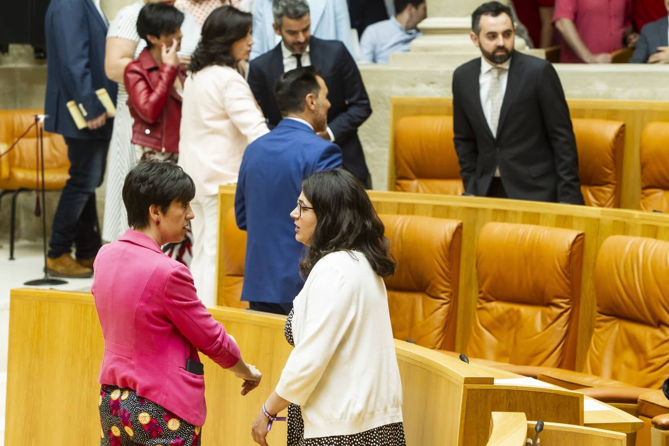 Fotos: Aplausos, gestos y discursos en la sesión para proclamar la Mesa del Parlamento riojano