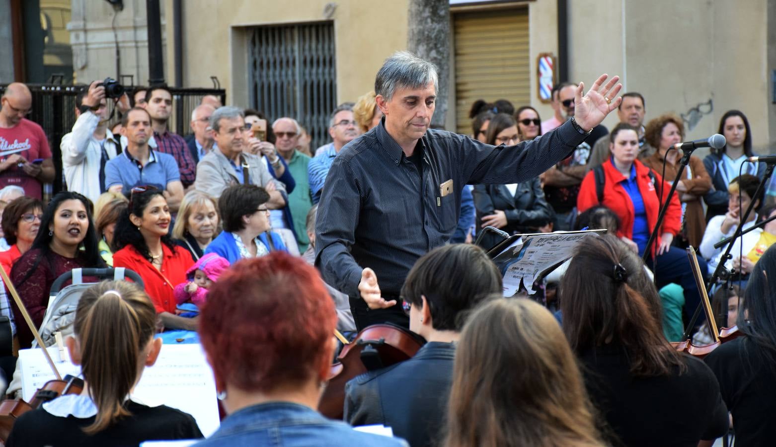 Por la tarde, la escuela de música tocó para quienes hasta allí se acercaron en la tarde del Día de la Música