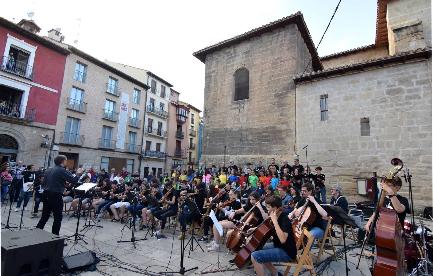 Por la tarde, la escuela de música tocó para quienes hasta allí se acercaron en la tarde del Día de la Música