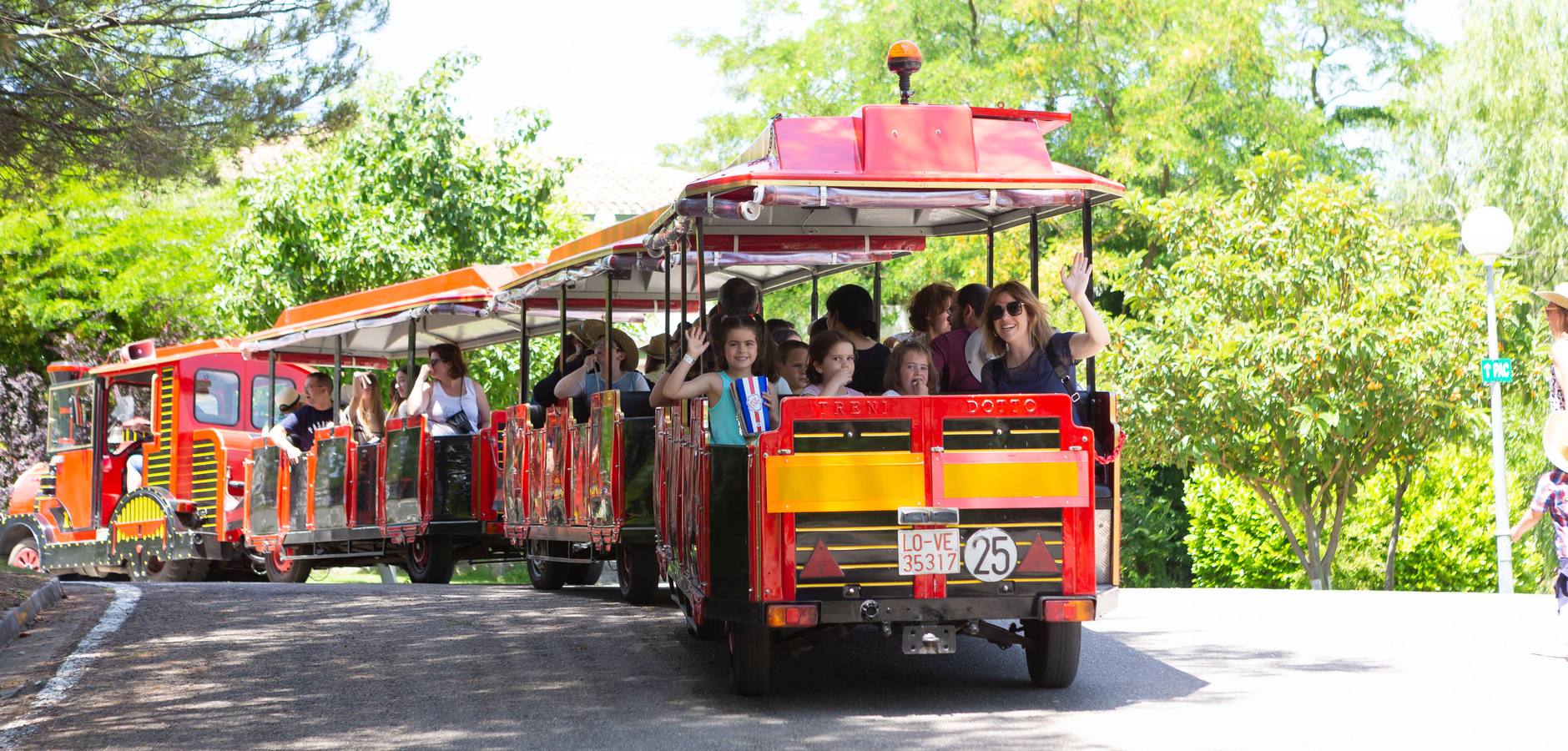 La finca institucional se ha convertido este sábado en un parque temático en torno al vino y la gastronomía riojana