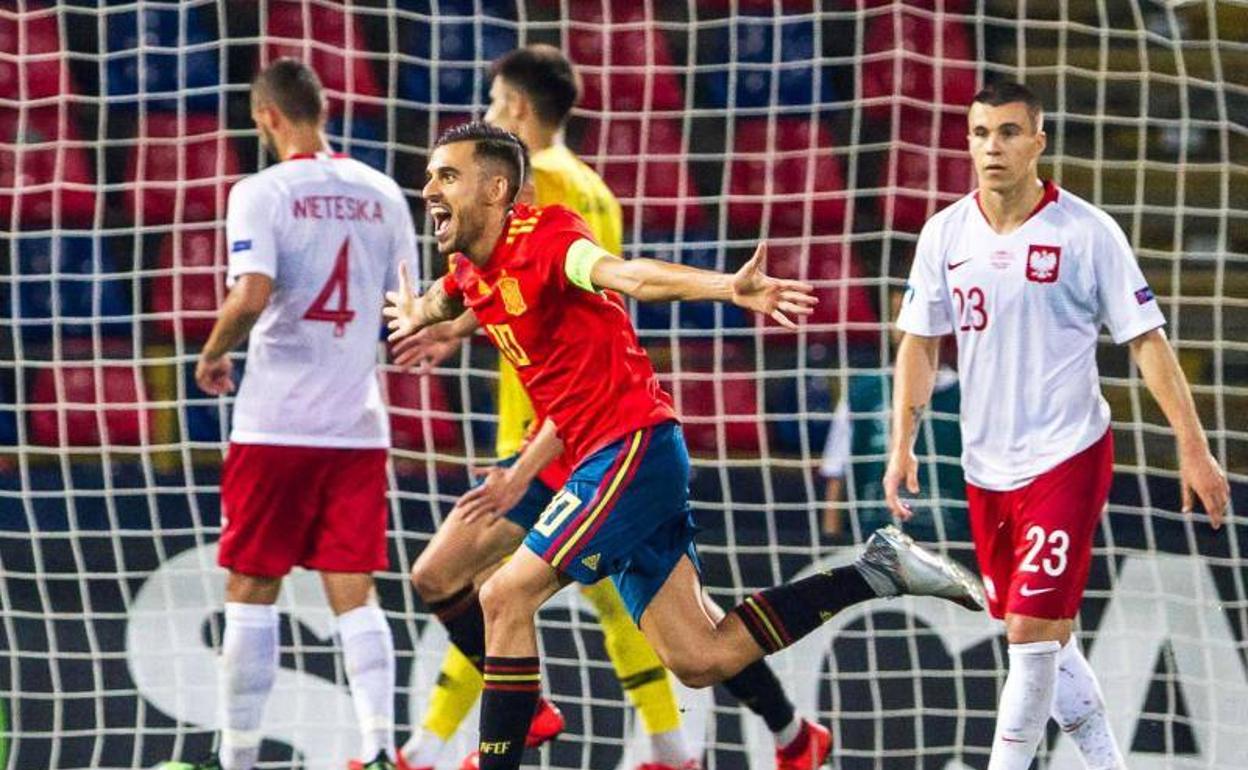 Ceballos, celebra el gol tras marcar de falta.