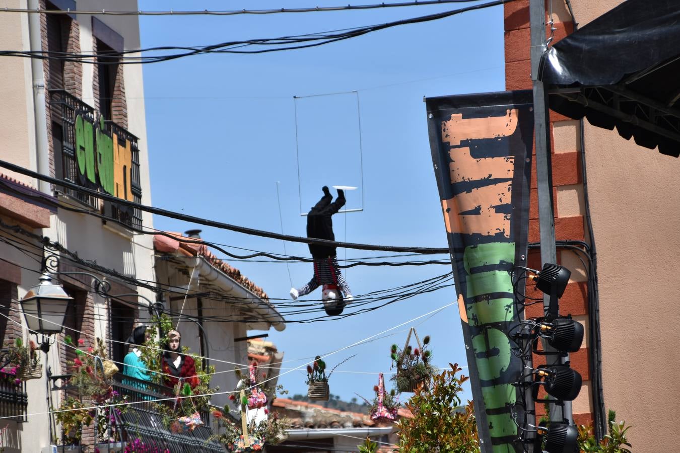Gran ambiente en las calles de Enciso.