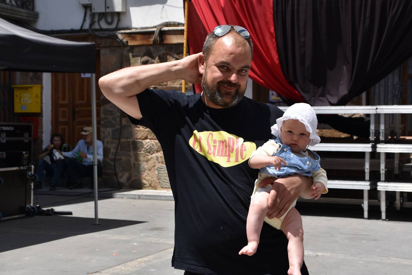 Gran ambiente en las calles de Enciso.