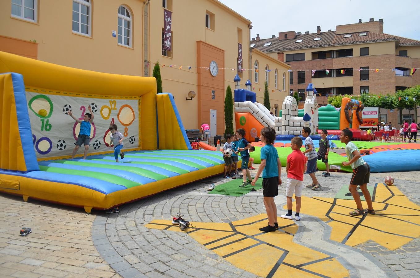 Fotos: Domingo de fiestas de San Juan en Fuenmayor