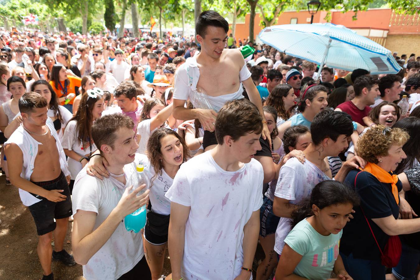 Fotos: Los almuerzos y las vueltas protagonizan las fiestas de Nájera