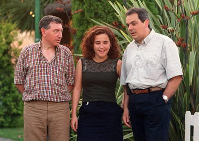 Imagen secundaria 1 - Jesús Cámara en el Congreso de Comisiones Obreras. | Tomás Santos, Beatriz Arráiz y Jesús Urbina tras el congreso extraordinario del Partido Socialista de La Rioja Psr-Psoe. TOMÁS BLANCO | Francisco MARTINEZ- ALDAMA, poco antes de ser elegido secretario general del Psr-Psoe. ENRIQUE DEL RÍO