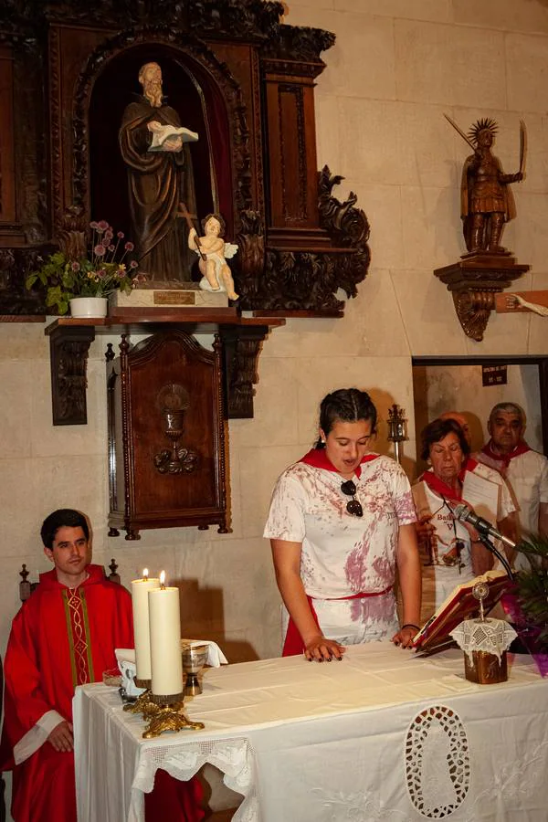 Un grupo de jóvenes asistentes a la batalla del vino de Haro