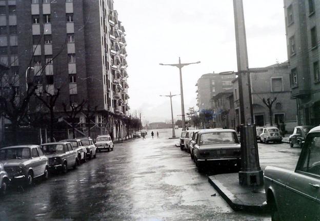 Perspectiva de la calle Vara de Rey, en los primeros años de la década de los 70 del siglo XX.