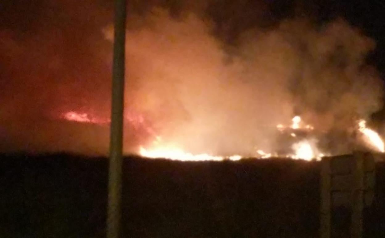 El fuego quemó un terreno cerca del monte Poyo Chico.