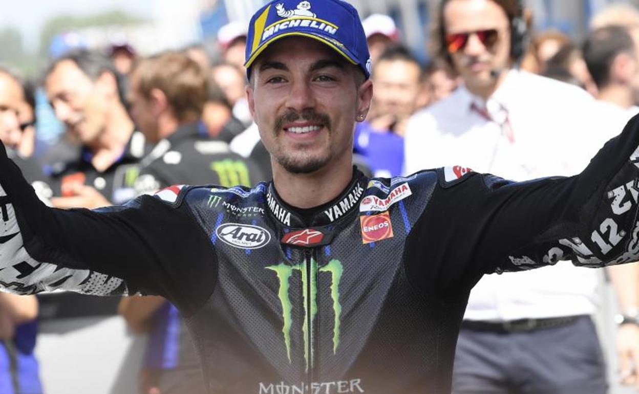 Maverick Viñales, celebrando su victoria en Assen. 