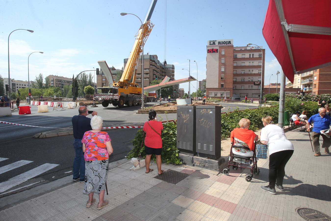 Fotos: Adiós a la primera escultura de Vara de Rey