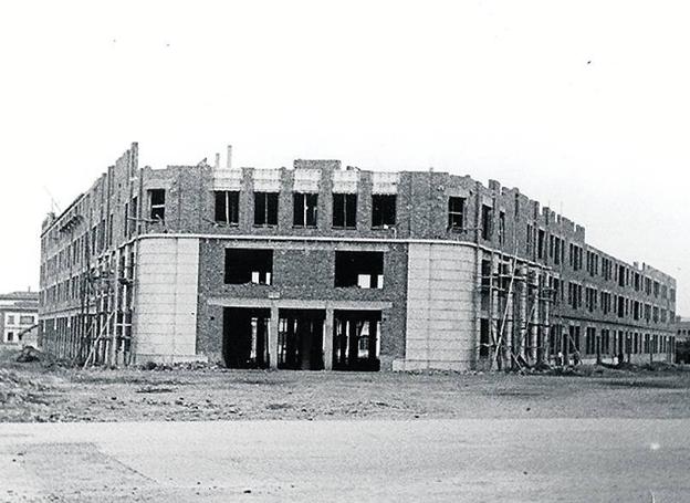 Obras de la estación de autobuses de Logroño que comenzó a levantarse en 1948. 