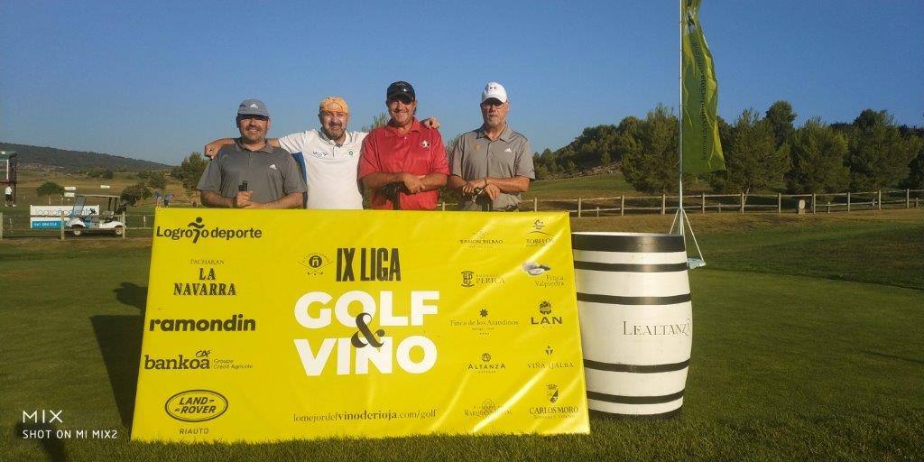 Los jugadores, en posición de salida.