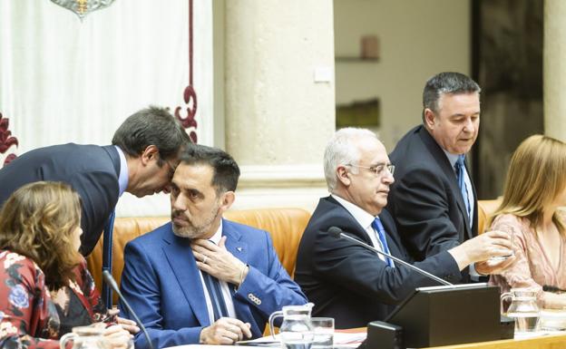 La Mesa del Parlamento, en la sesión del 20 de junio que conformó el órgano rector del Parlamento riojano.