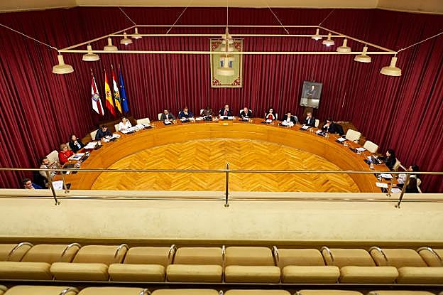 Salón de plenos del Ayuntamiento de Logroño durante una de las últimas sesiones de la legislatura anterior. 
