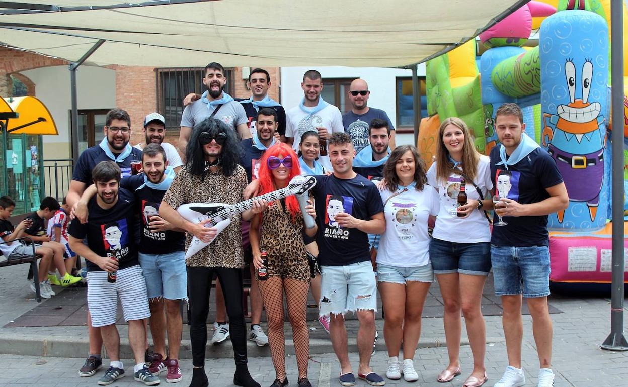 Raúl y Gema han celebrado su despedida de solteros en las Fiestas de la Juventud de Nalda