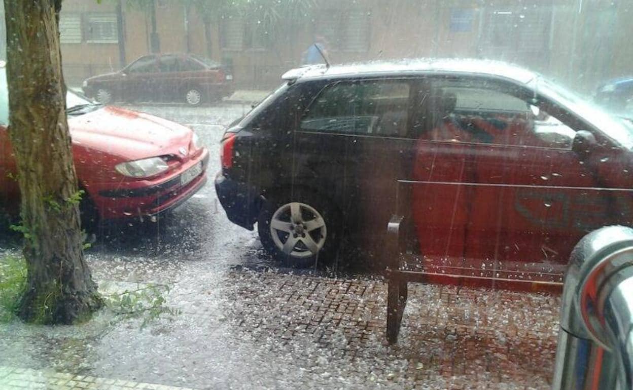 Foto de archivo de una tormenta en Logroño.