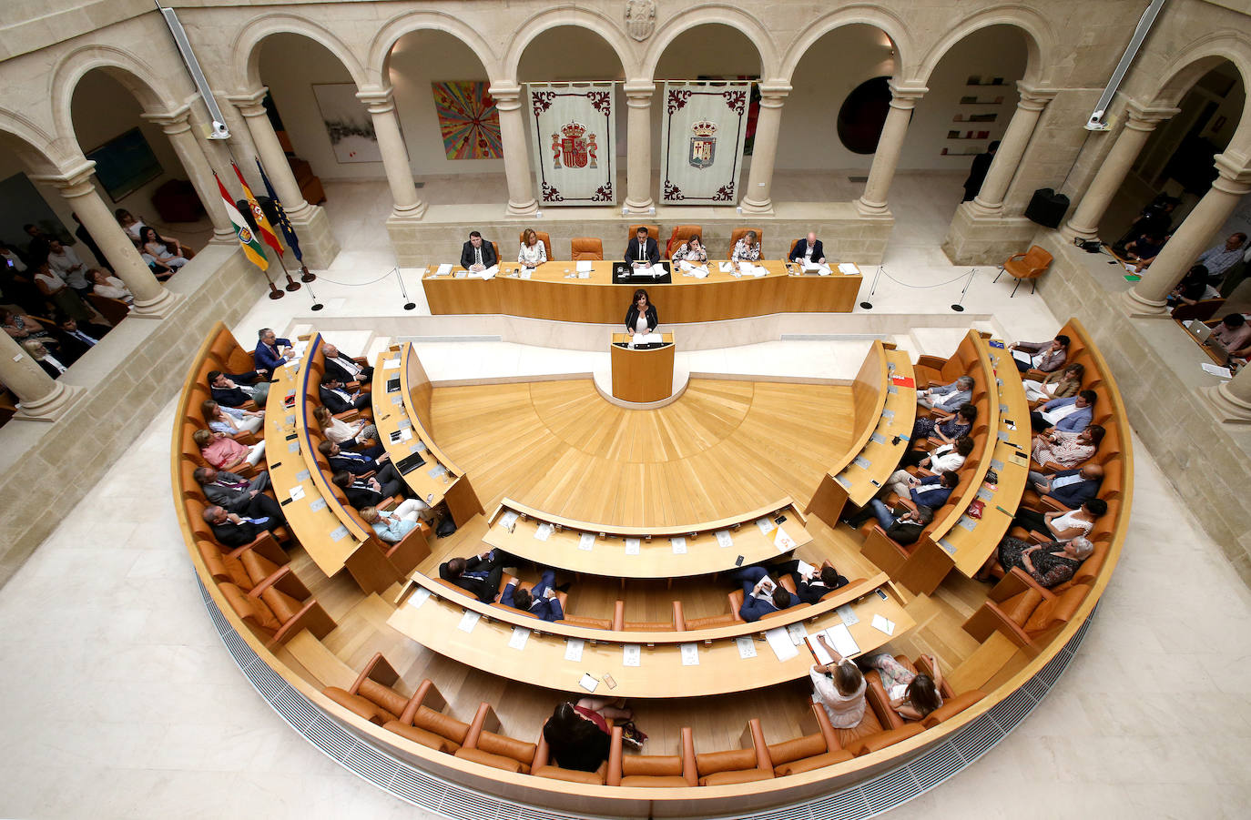 Fotos: Primera sesión del debate de investidura de Concha Andreu