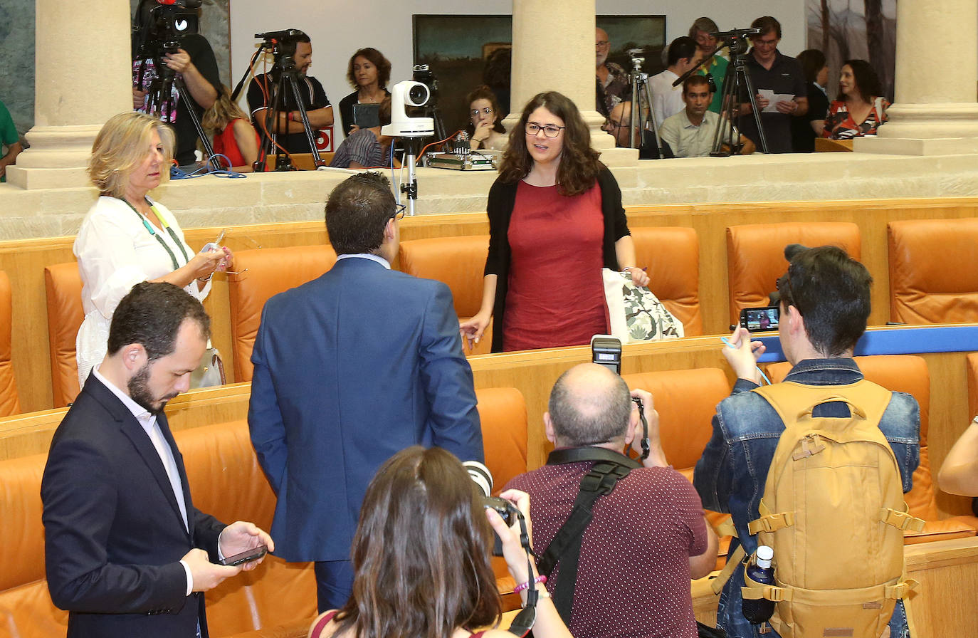 Fotos: Primera sesión del debate de investidura de Concha Andreu