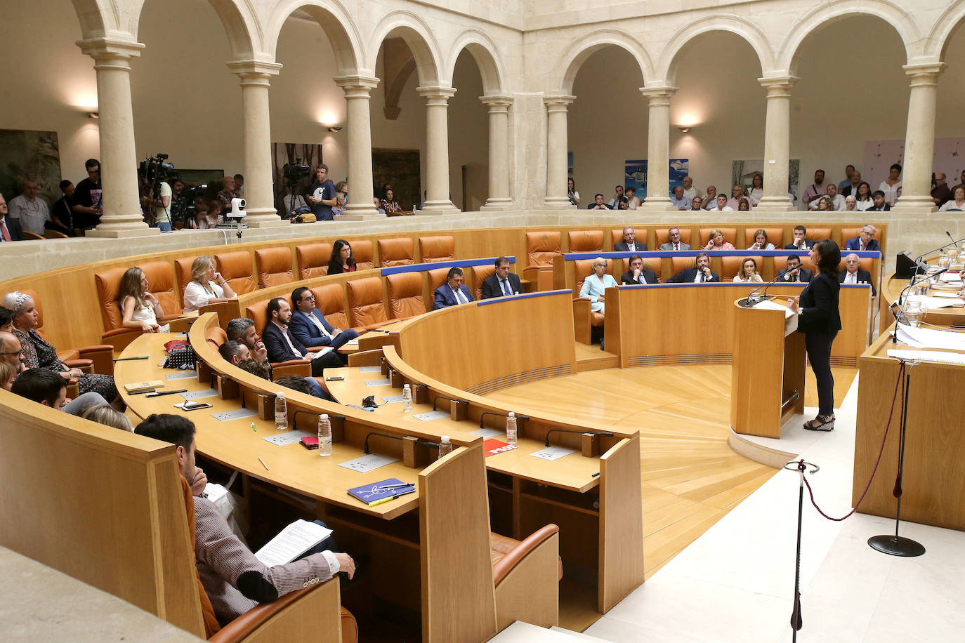 Fotos: Primera sesión del debate de investidura de Concha Andreu