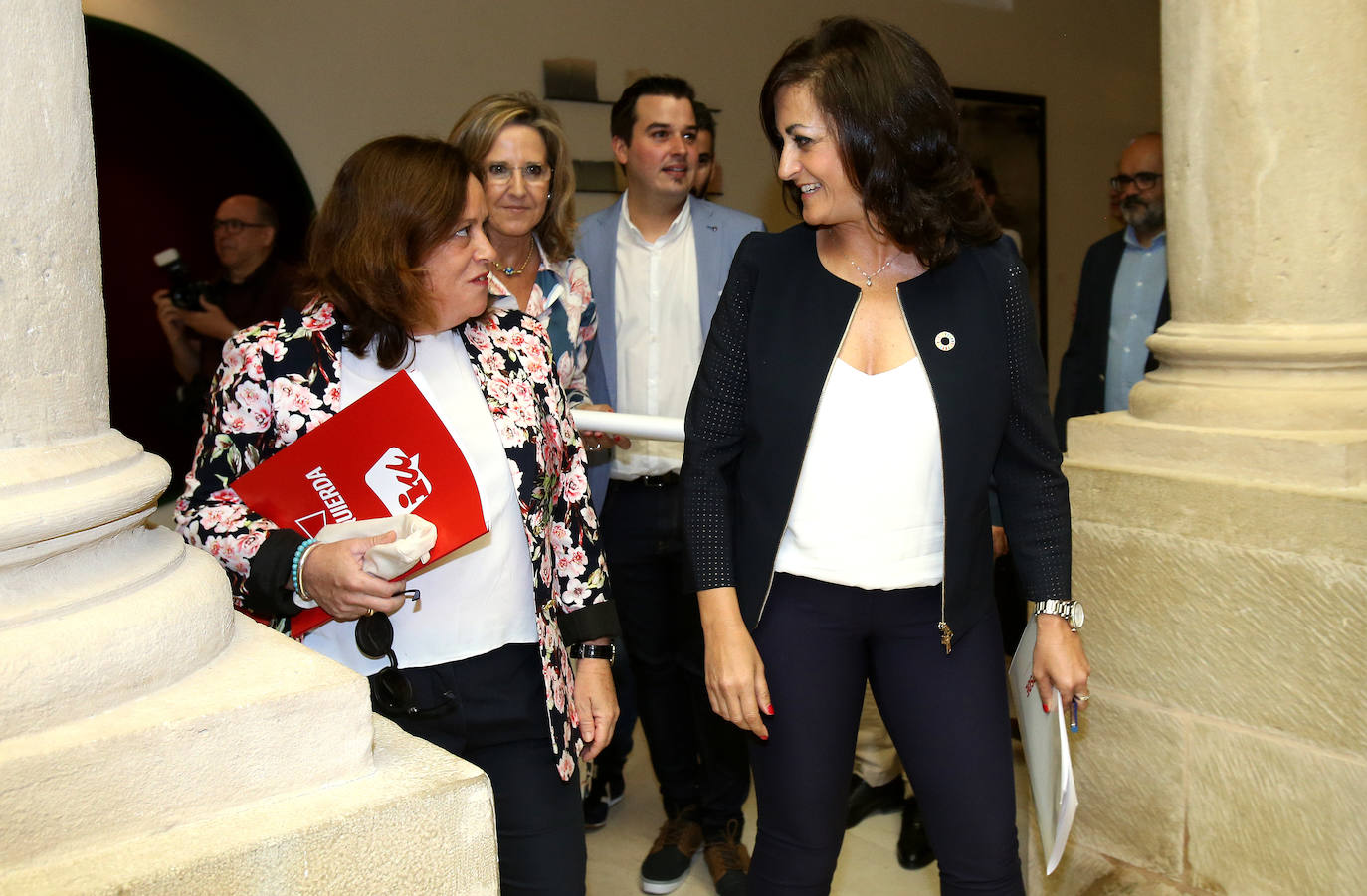 Fotos: Primera sesión del debate de investidura de Concha Andreu