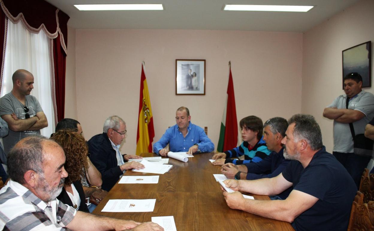 El PSOE no respalda a sus concejales en Tricio y les expulsa del Grupo socialista