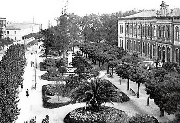 Jardines de la Glorieta del Doctor Zubía y entrada al Instituto Sagasta. 