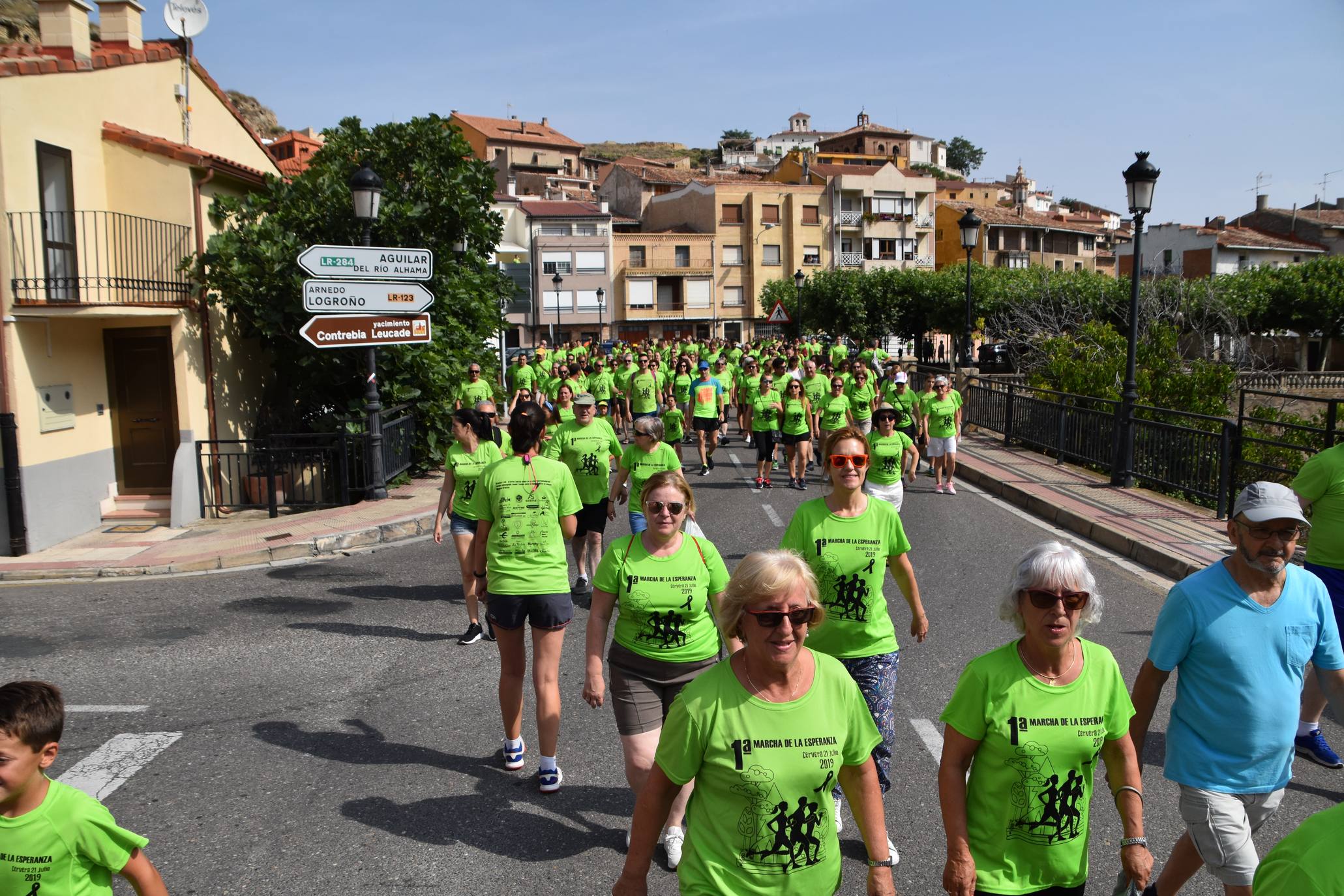 Fotos: Primera marcha de la esperanza a favor de la AECC en Cervera del Río Alhama