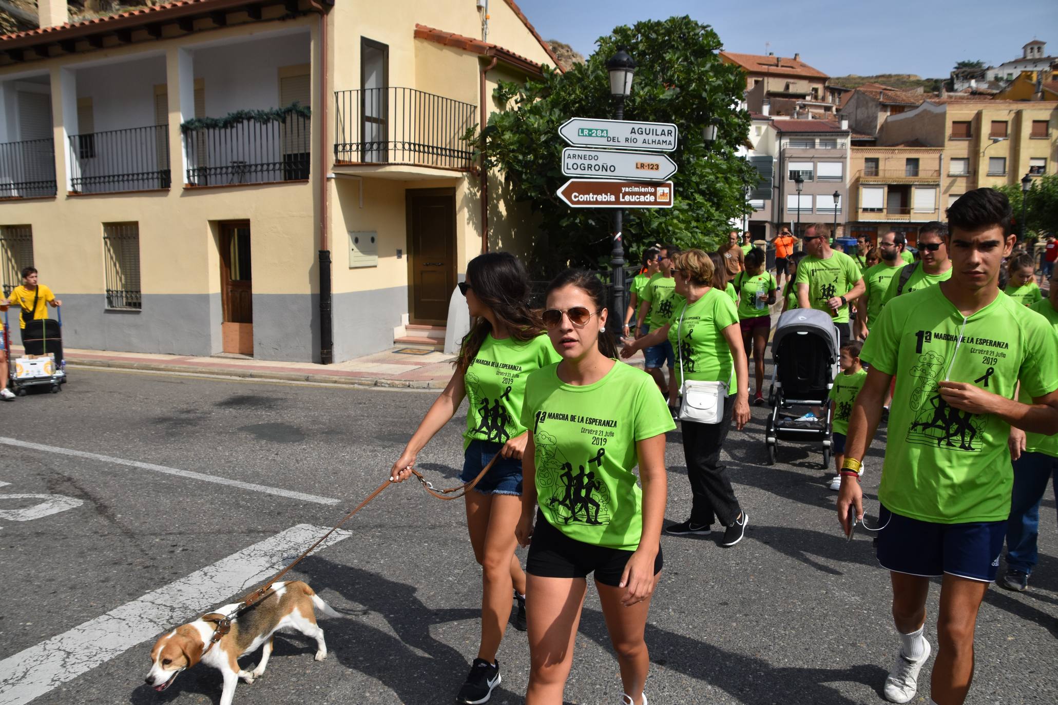 Fotos: Primera marcha de la esperanza a favor de la AECC en Cervera del Río Alhama