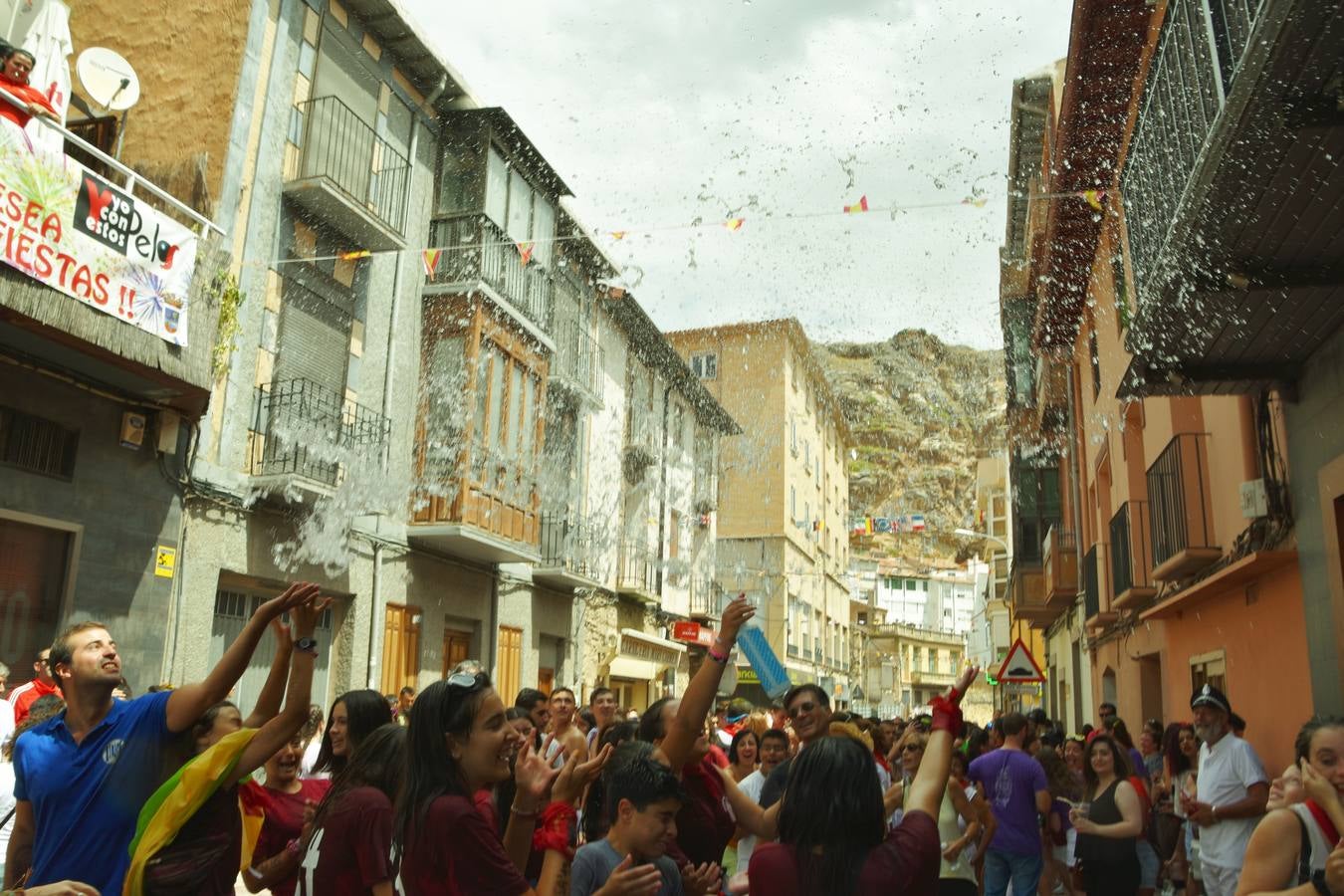 Fotos: Cervera lanza el cohete y disfruta del recorrido del agua va