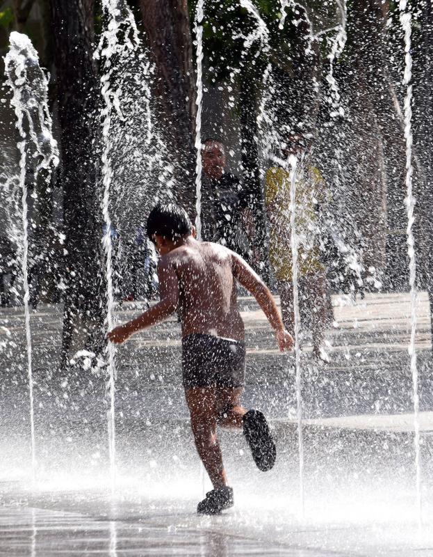 La región afronta la última jornada de calor de la semana tras superar ayer los 38 grados