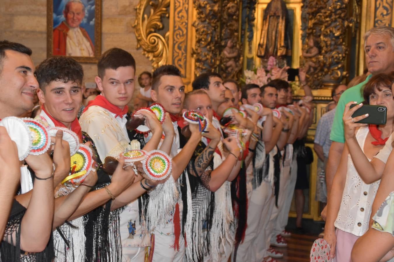 Fotos: Bajada de Santa Ana en las fiestas de Cervera