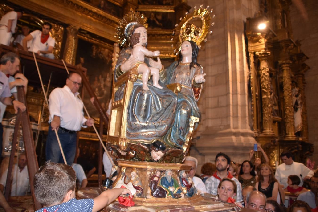 Fotos: Bajada de Santa Ana en las fiestas de Cervera