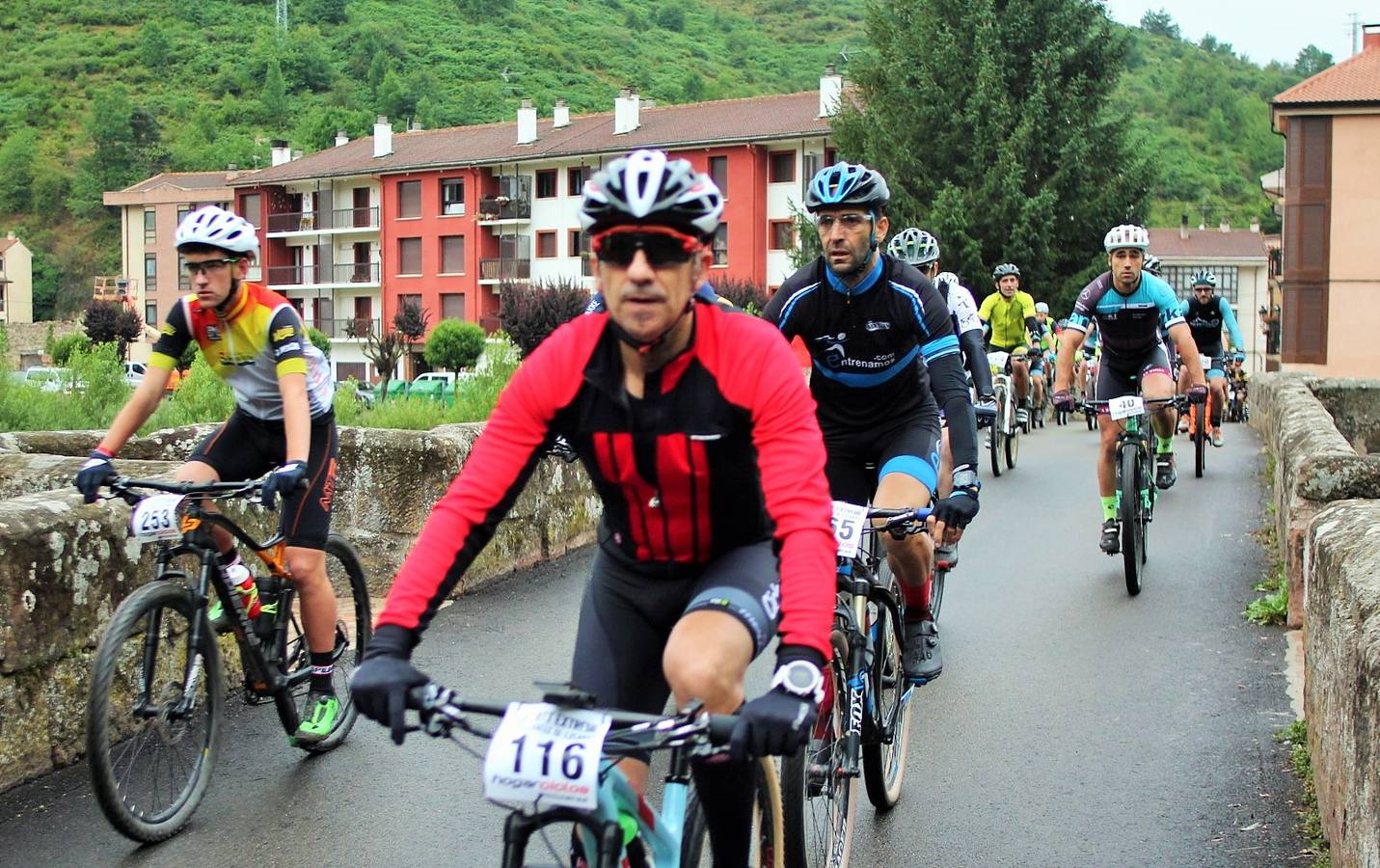 Fotos: Prueba BTT Extreme de Ezcaray: salida y meta