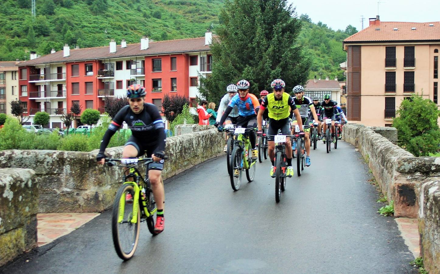 Fotos: Prueba BTT Extreme de Ezcaray: salida y meta