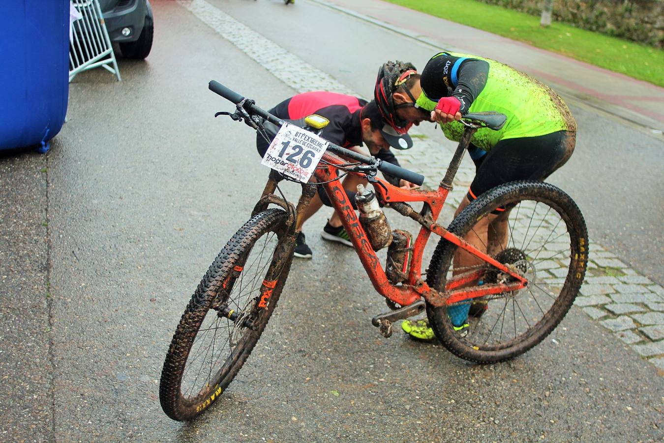 Fotos: Prueba BTT Extreme de Ezcaray: salida y meta