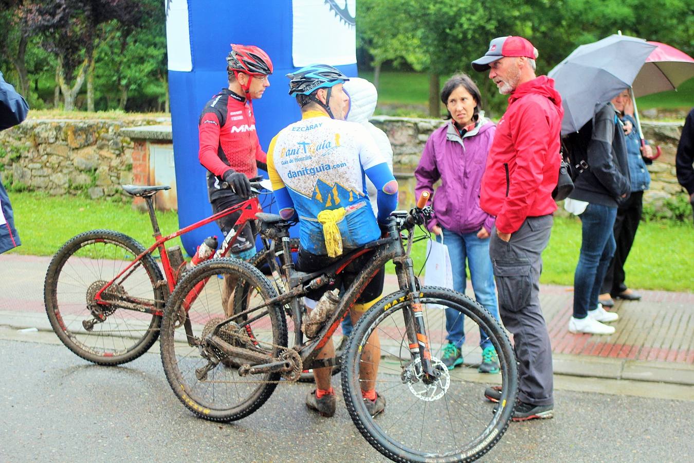 Fotos: Prueba BTT Extreme de Ezcaray: salida y meta