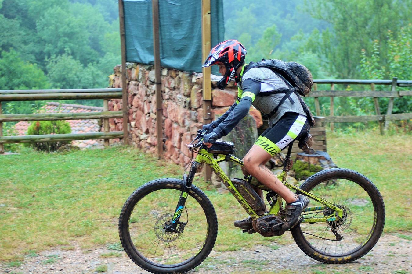 Fotos: Prueba: BTT Extreme de Ezcaray. El paso por Turza y Las Tres Aguas