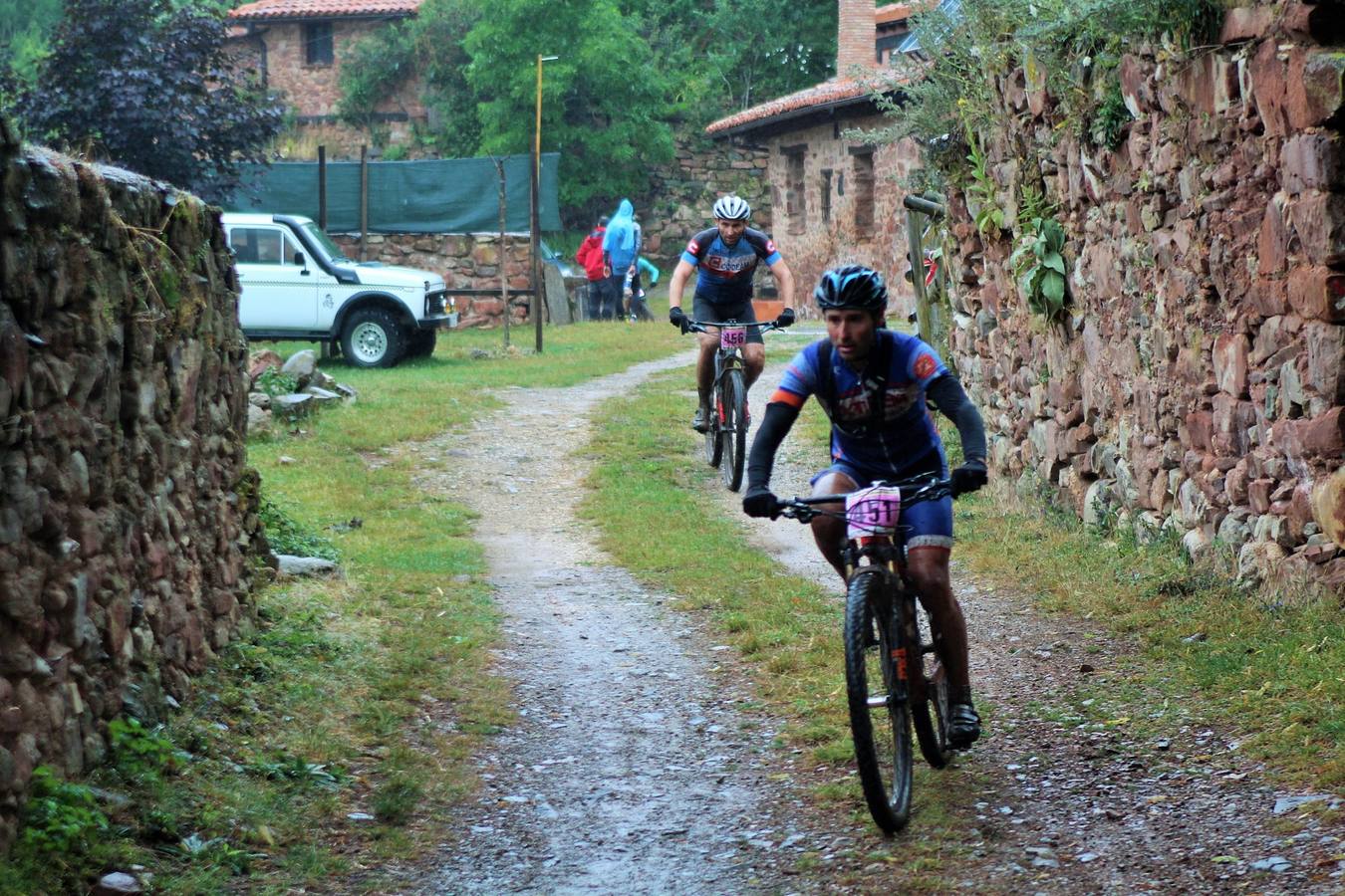 Fotos: Prueba: BTT Extreme de Ezcaray. El paso por Turza y Las Tres Aguas