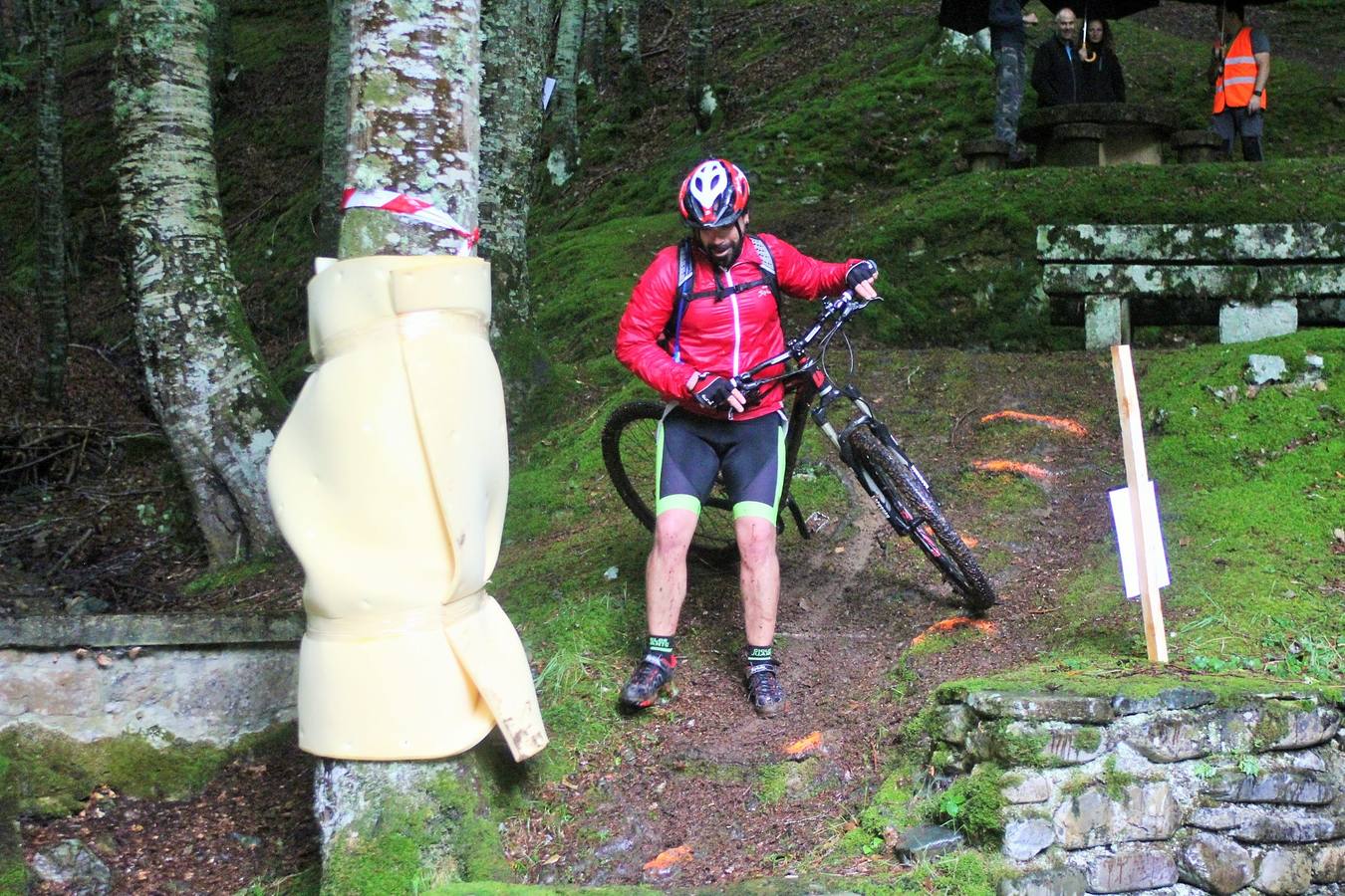 Fotos: Prueba: BTT Extreme de Ezcaray. El paso por Turza y Las Tres Aguas