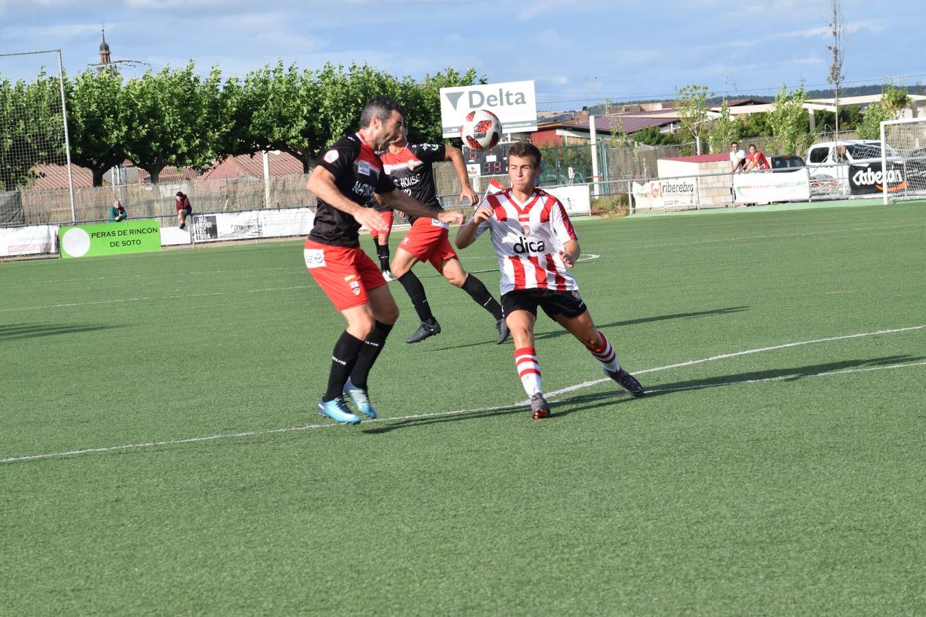 Fotos: La UDL se estrena ante el River Ebro