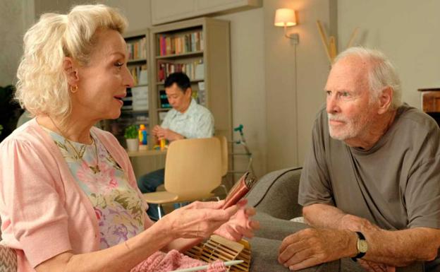 Caroline Silhol y Bruce Dern, en una escen de la película.