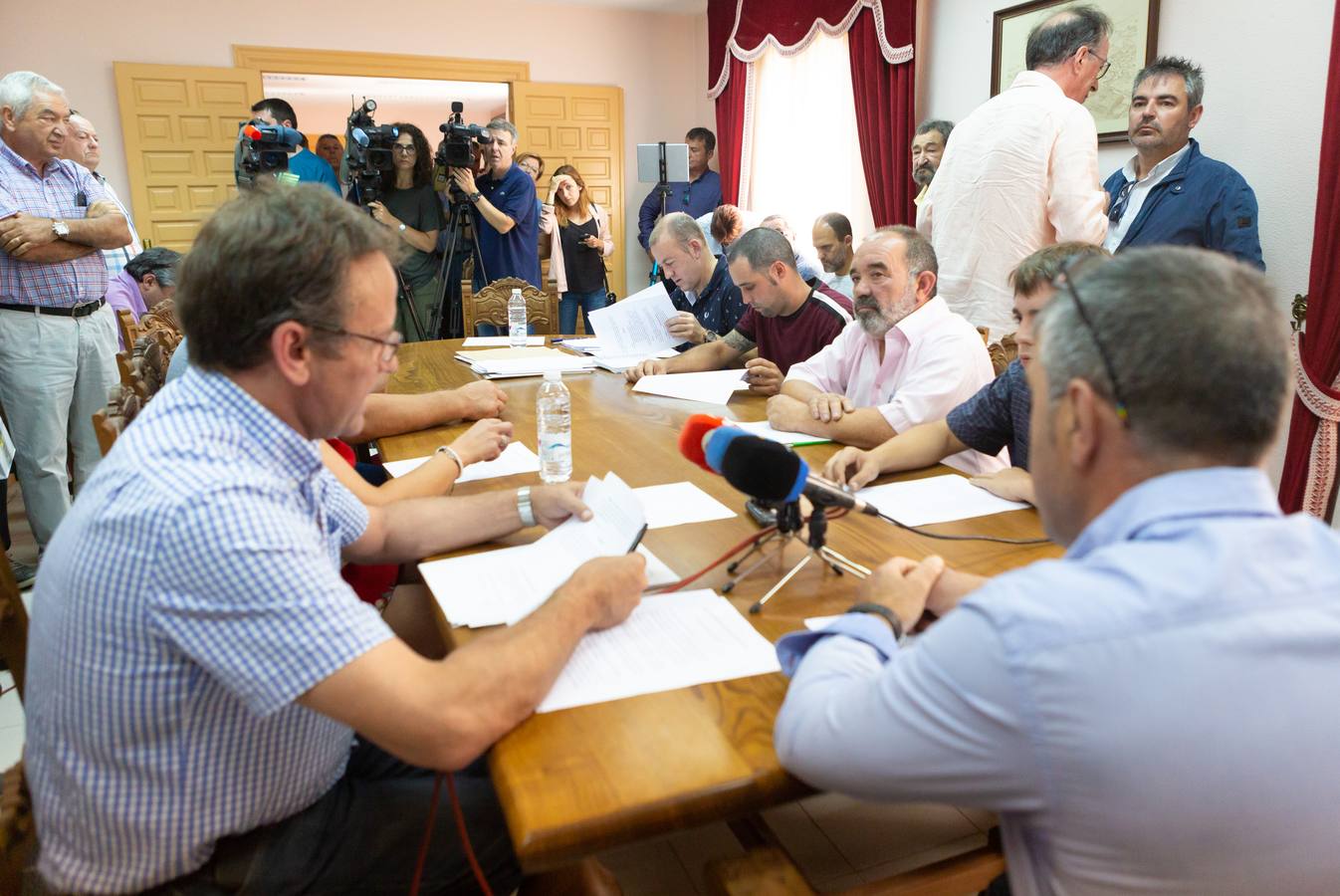 Fotos: Las imágenes de la moción de censura en Tricio