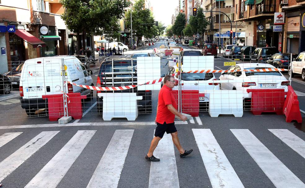 Calles cortadas, plazas de parking improvisadas