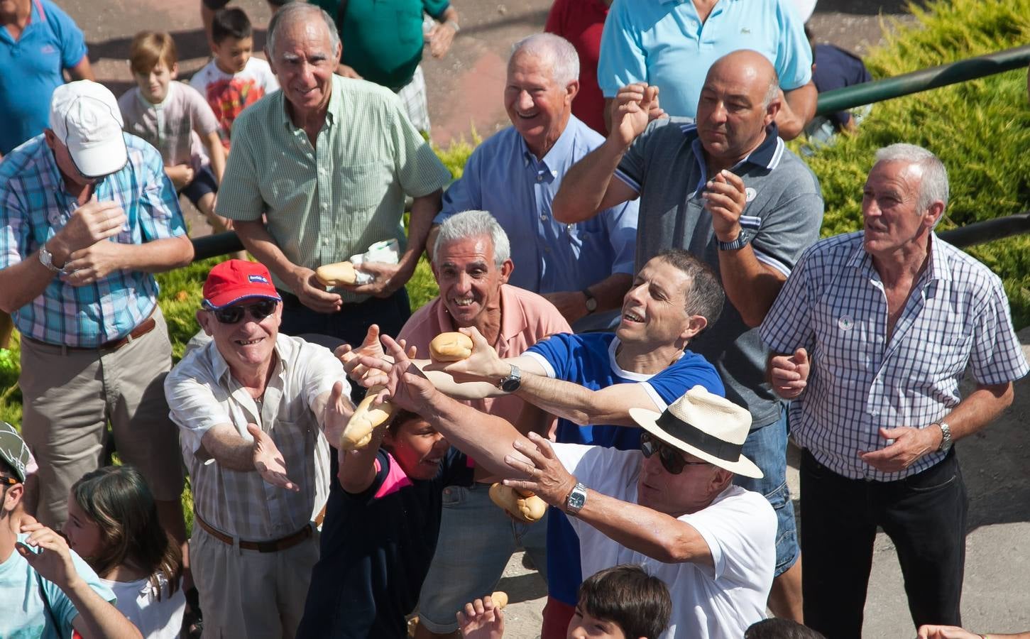 Fotos: Las imágenes del lanzamiento del pan y el queso en Quel