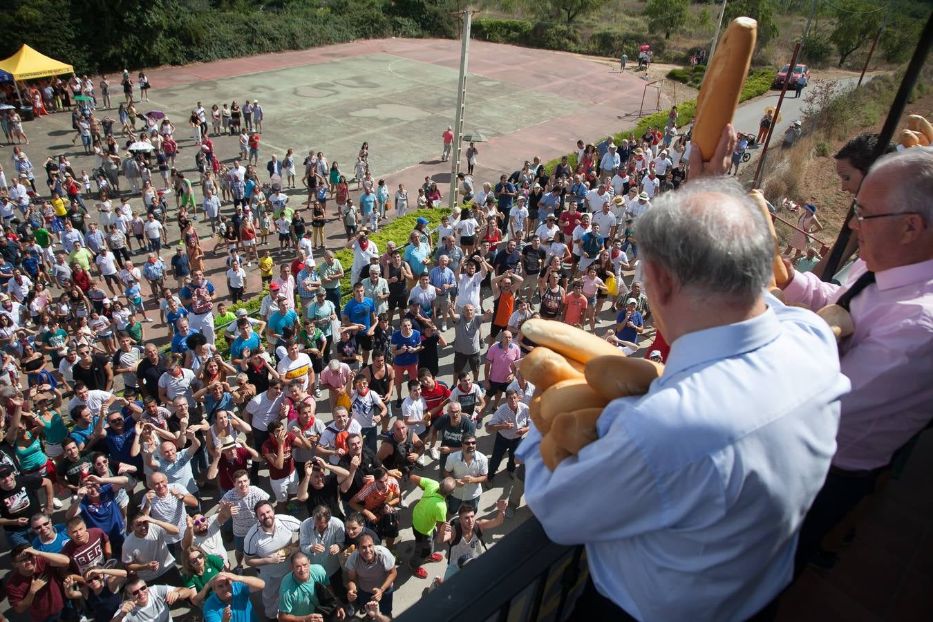 Fotos: Las imágenes del lanzamiento del pan y el queso en Quel