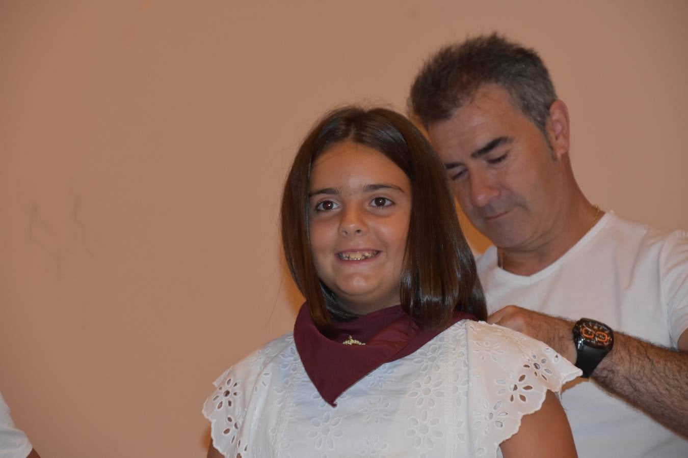 Reyes de fiestas, autoridades y niños, con su pañuelo.